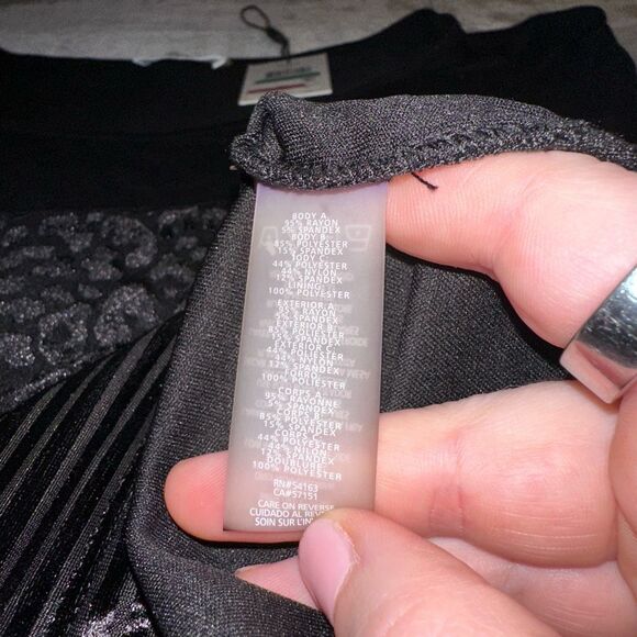 Calvin Klein Women’s Black Velvet Pattern Tee Large NWOT - Picture 7 of 12